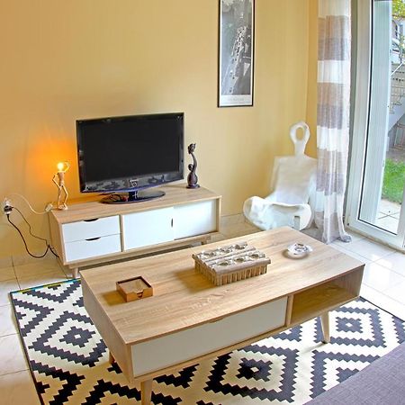 Stylish City Center Garden Apartment Atina Dış mekan fotoğraf