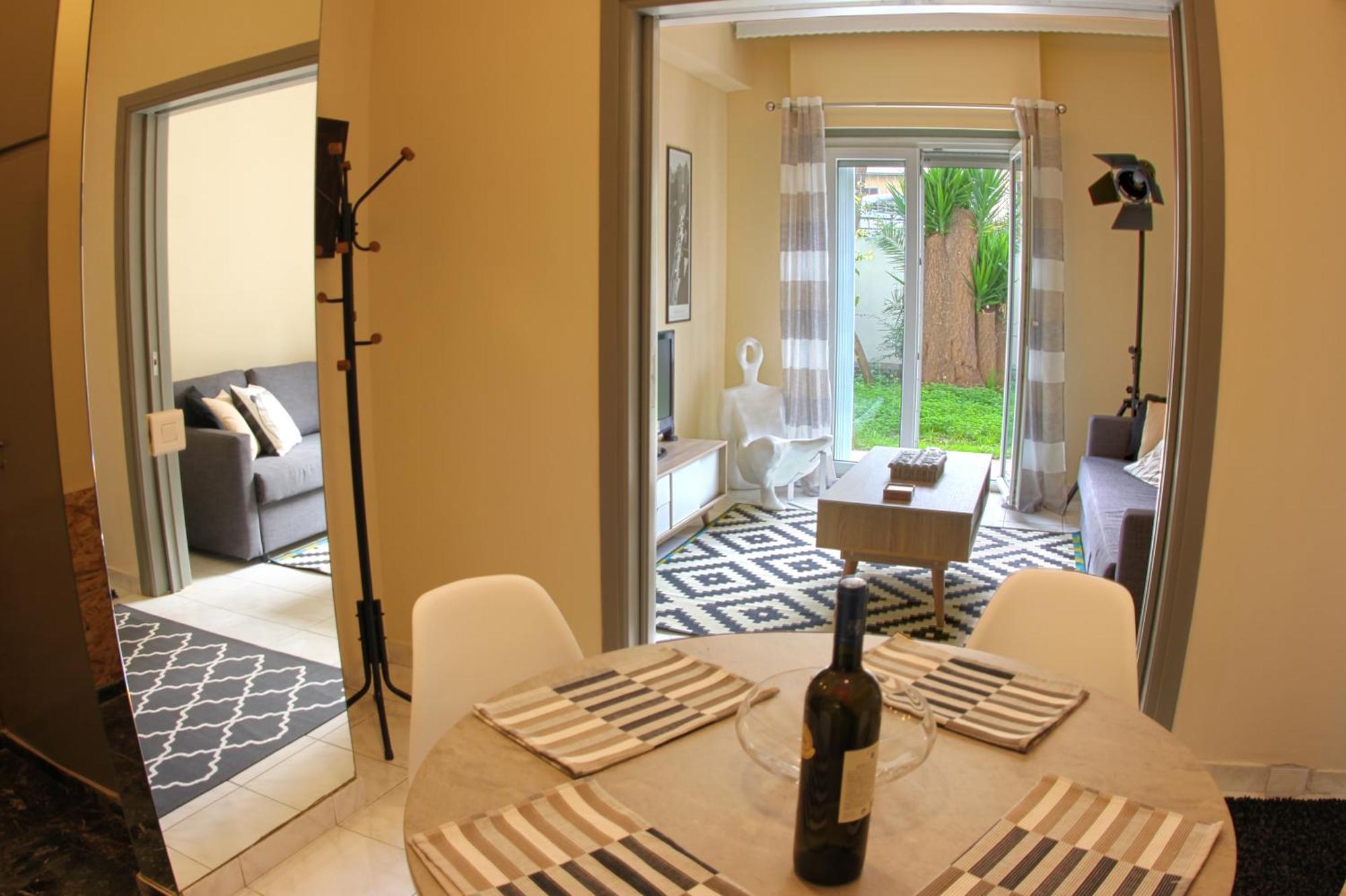 Stylish City Center Garden Apartment Atina Dış mekan fotoğraf